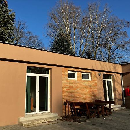 Oereg-To Youth Hostel Tata Zewnętrze zdjęcie
