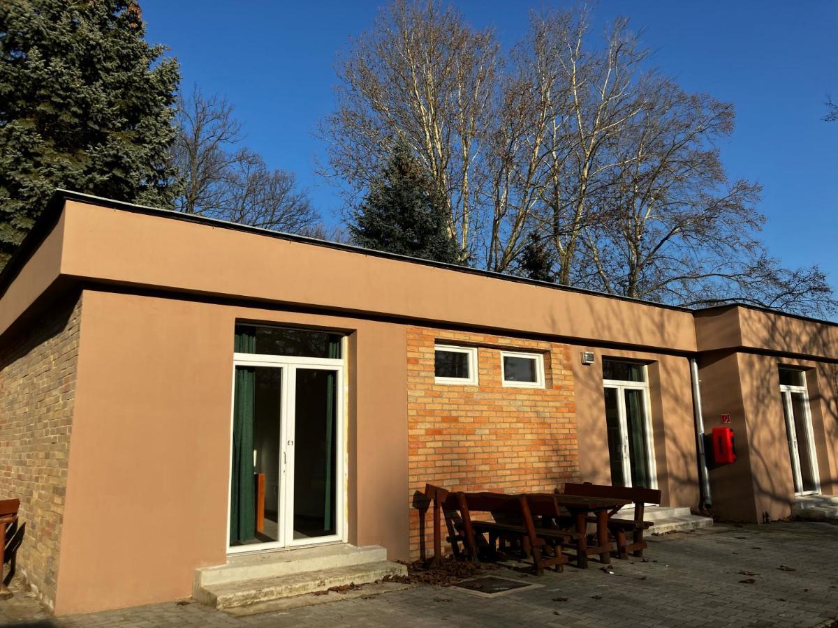Oereg-To Youth Hostel Tata Zewnętrze zdjęcie