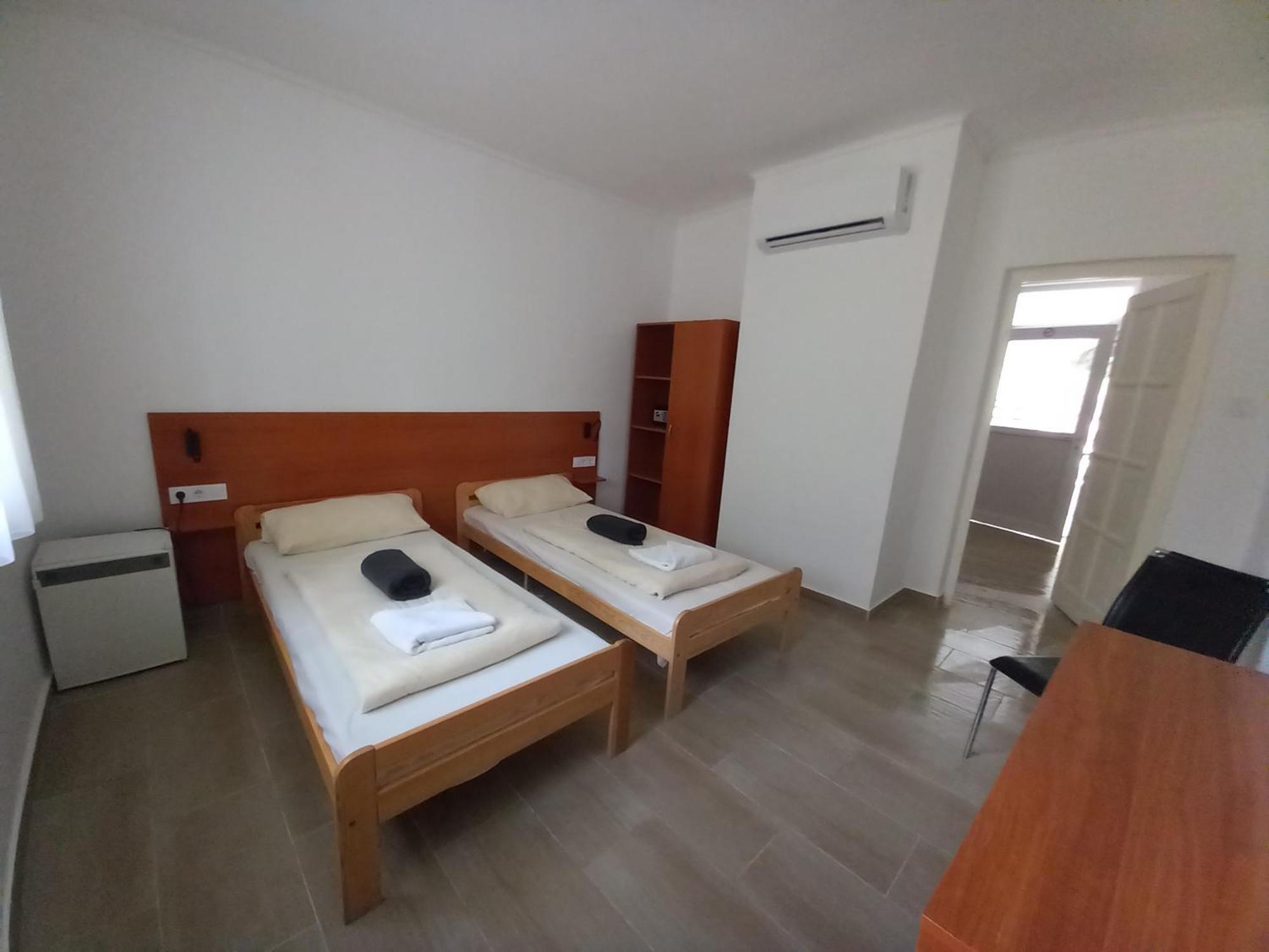 Oereg-To Youth Hostel Tata Zewnętrze zdjęcie