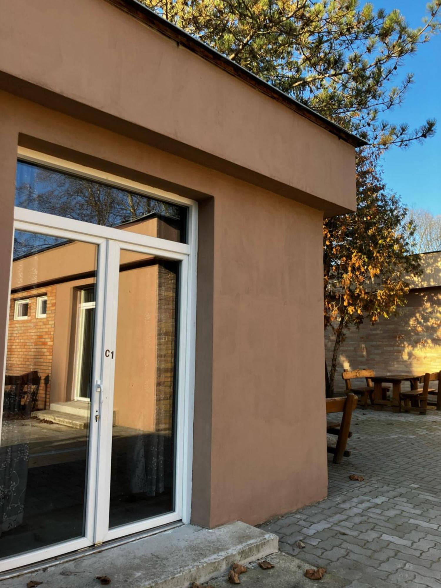 Oereg-To Youth Hostel Tata Zewnętrze zdjęcie