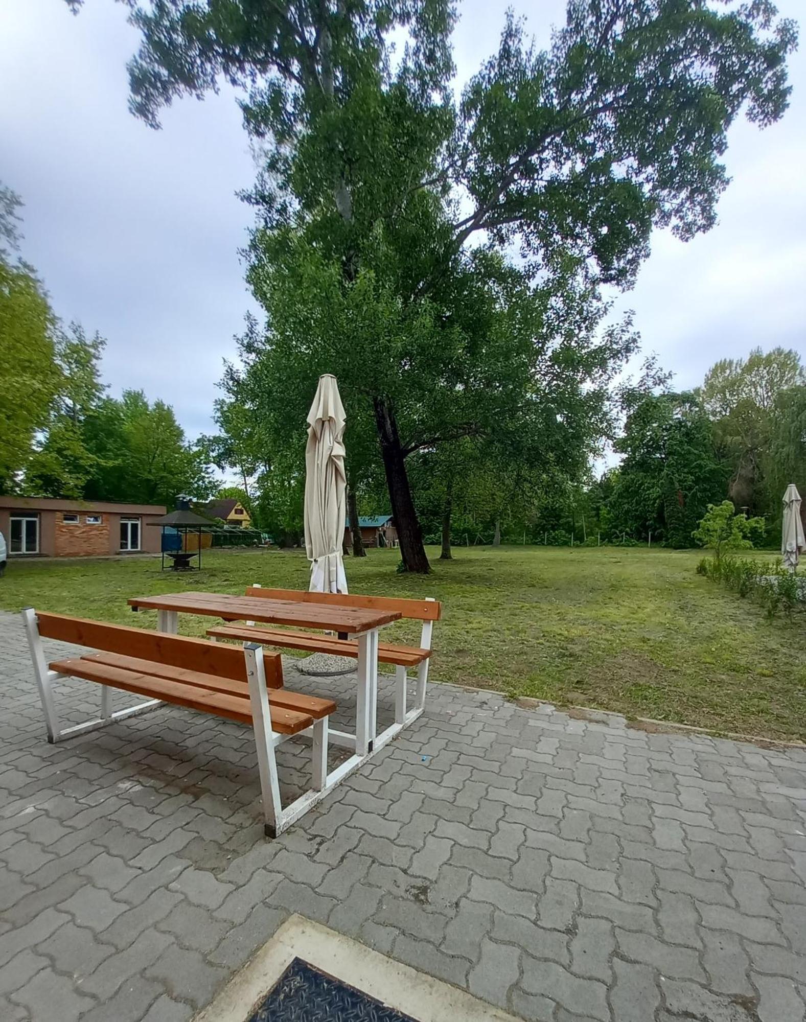 Oereg-To Youth Hostel Tata Zewnętrze zdjęcie